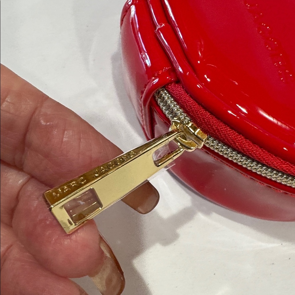 Marc Jacob’s Mini Round Canteen Patent Red Leather Crossbody Bag NWOT - Picture 3 of 9